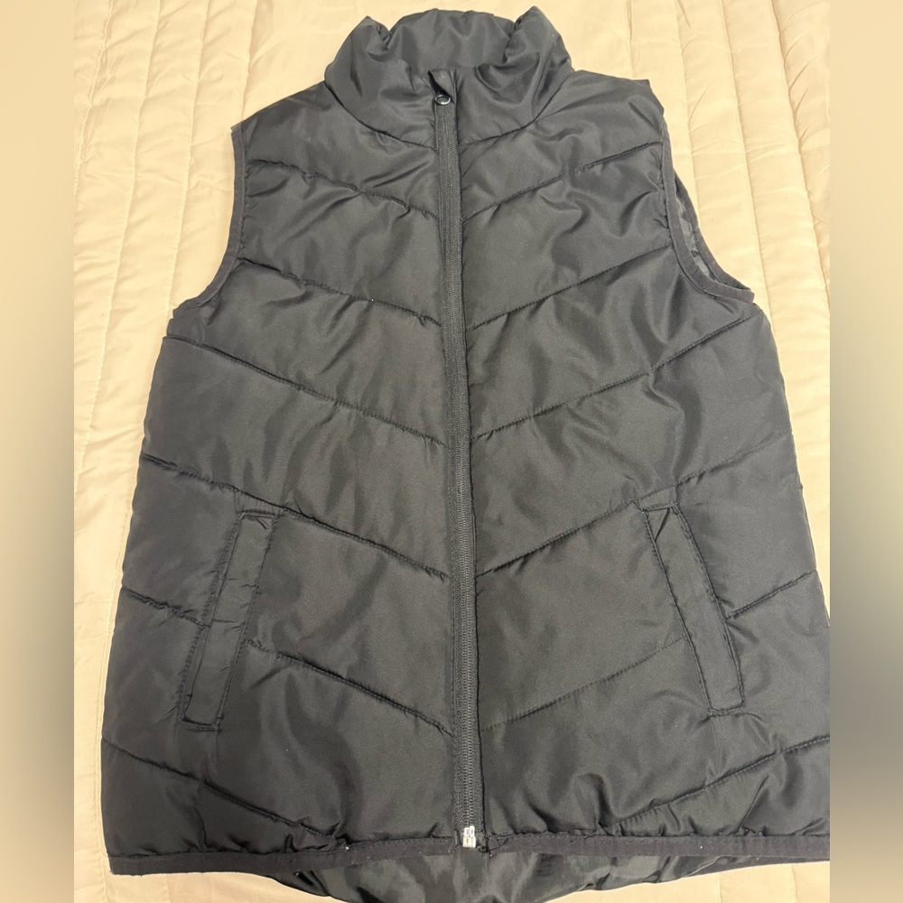Xersion kid black Puffer Vest size (M10/12)